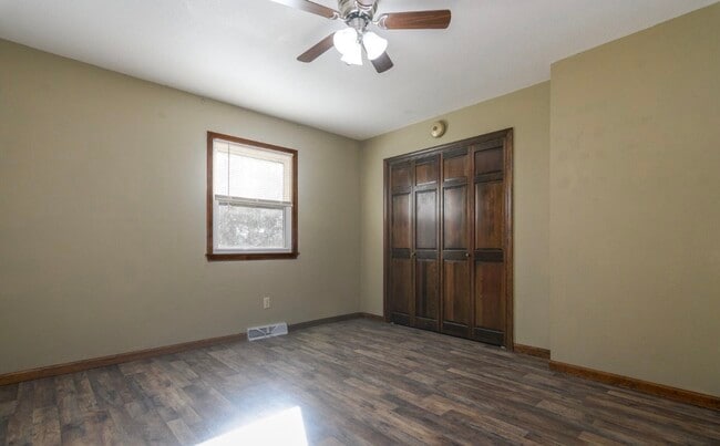 Building Photo - 404 Elm Tree Dr