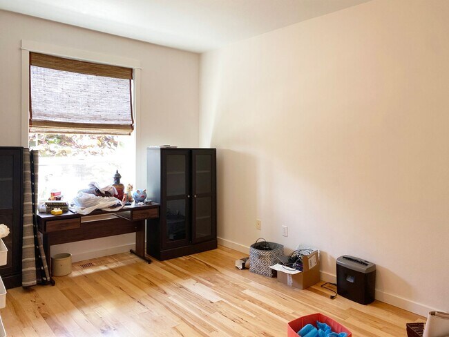 Building Photo - Beautiful Single Level Home in North Albany!