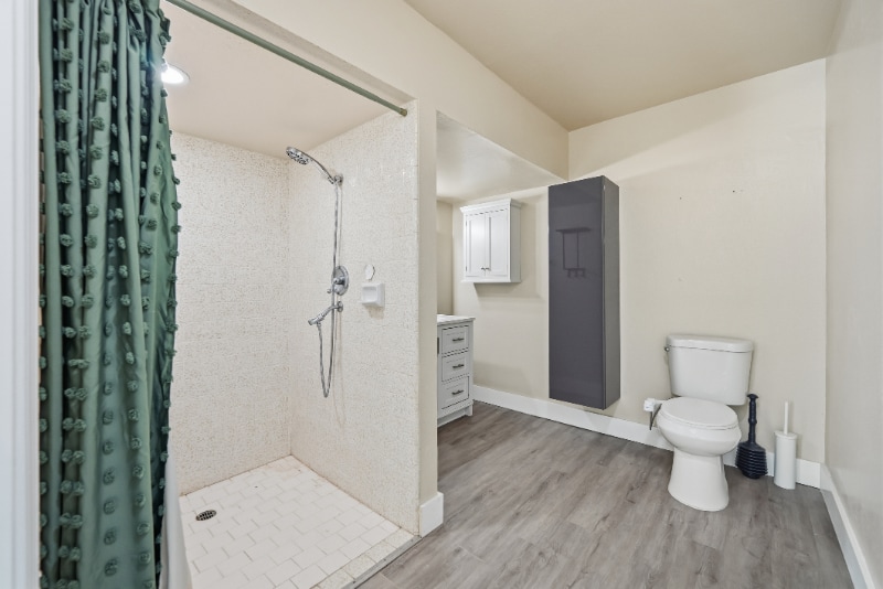 Building Photo - 6339 Salem Way