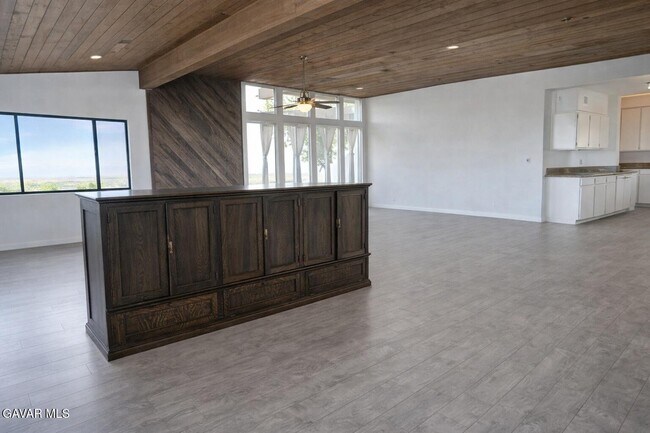 Building Photo - 145 Lakeview Dr