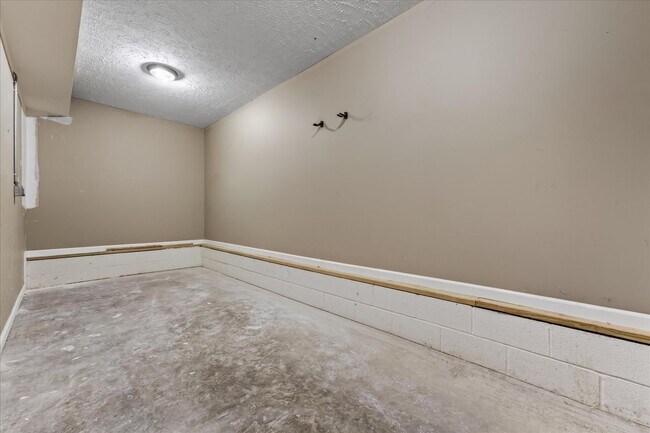 Building Photo - 2973 McManus Cir