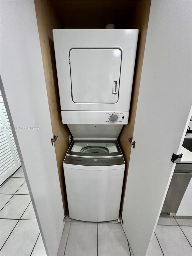 Building Photo - 805 SW 30th St