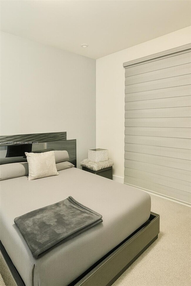 Building Photo - 6846 NW 103rd Ave