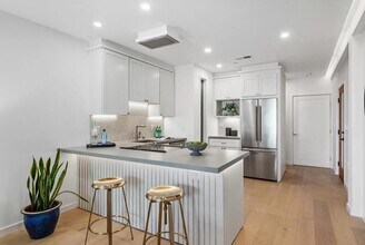 Building Photo - Elegant & Spacious Unit for Rent