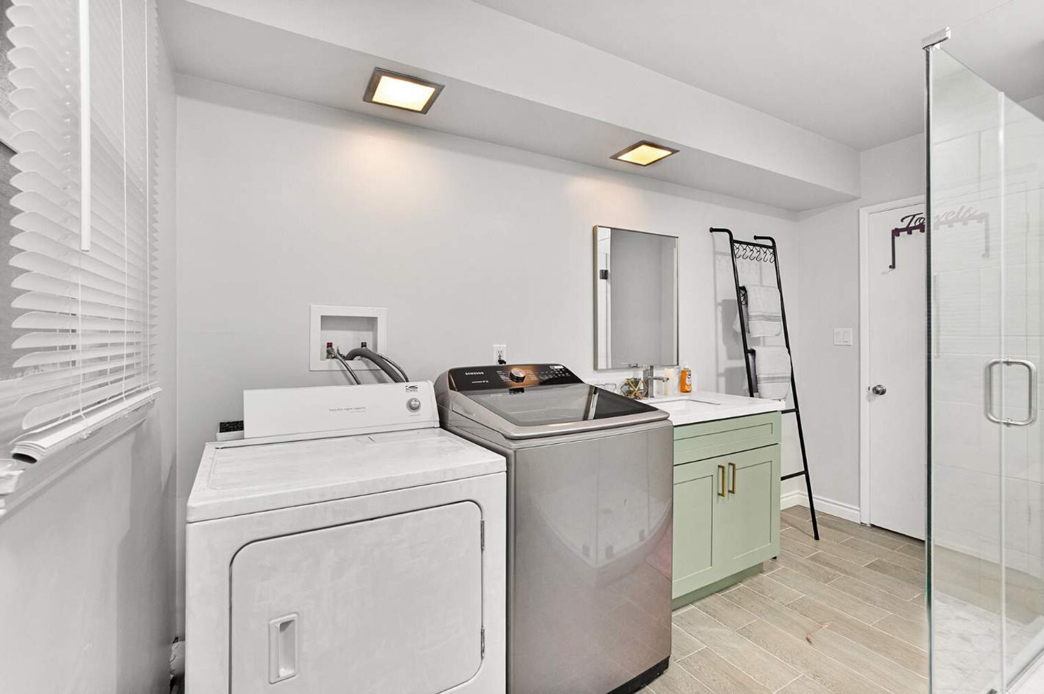 Building Photo - 4989 Randlett Dr