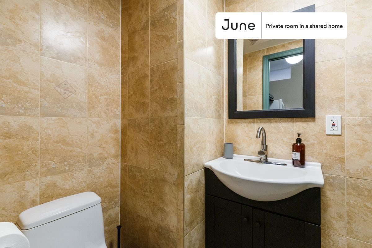 Building Photo - Room in Shared 3 bed/1 bath home