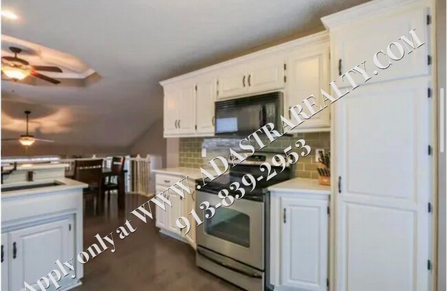 Building Photo - Beautiful 4 Bed 3 Bath Home in Olathe-Comi...