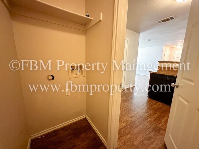 Building Photo - 1518 Drexal Dr