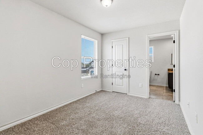 Building Photo - 6011 Jax Wy
