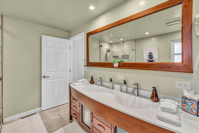 Building Photo - FULLY FURNISHED MOUNTAIN VIEW RETREAT with HOT TUB, RV PARKING & NO HOA