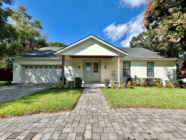 Building Photo - 1027 Campbell Ave