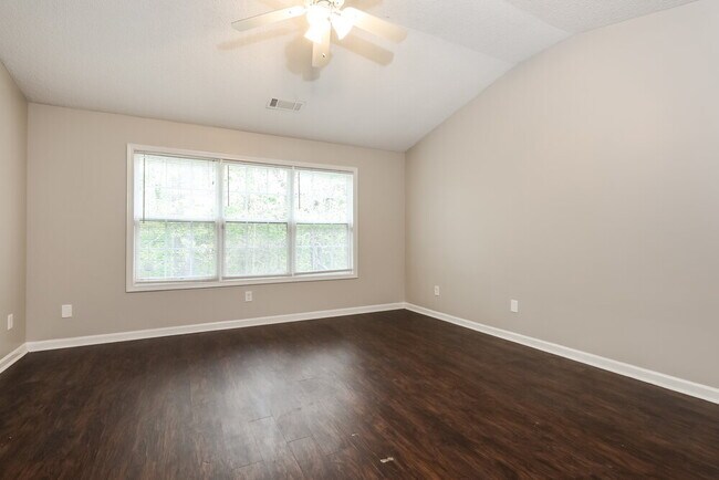 Building Photo - 6346 Hickory Ln Cir