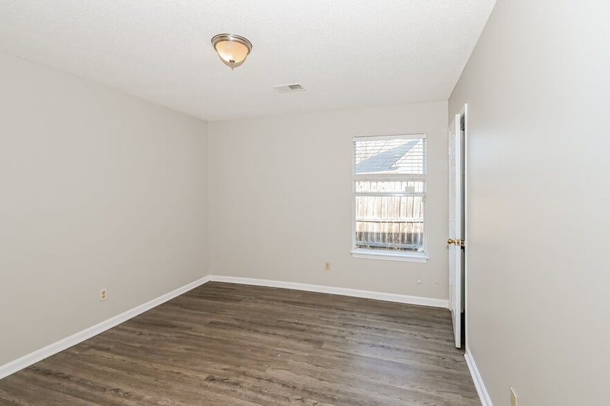 Building Photo - 5979 Prairie Cove