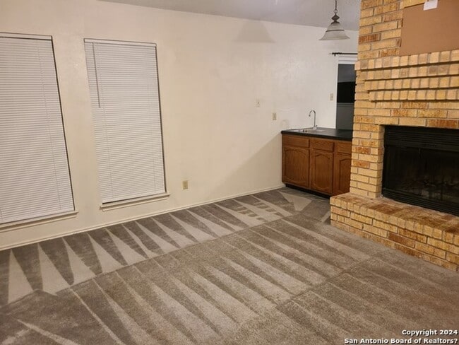 Building Photo - 620 Fern Meadow Dr