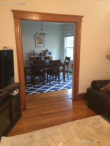 Building Photo - 141 Willow St