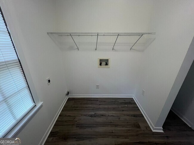 Building Photo - 1866 Woodlawn Rd