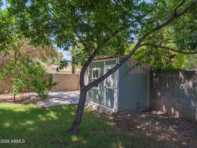 Building Photo - 121 W Orchid Ln