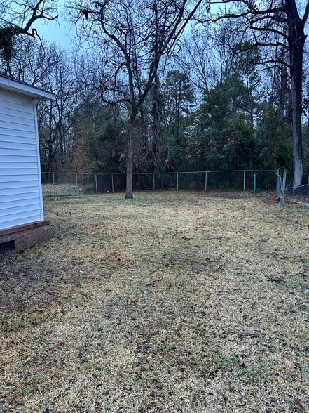 Building Photo - 520 Buckley St