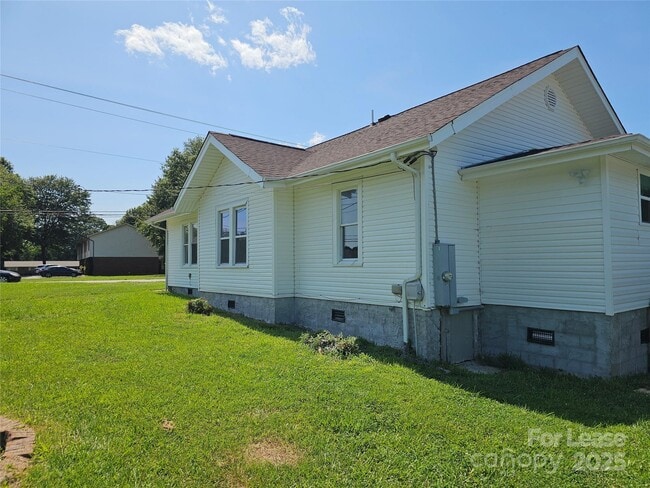 Building Photo - 1704 16th St NE