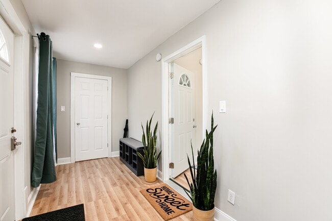 Building Photo - 1122 Emerson Ave