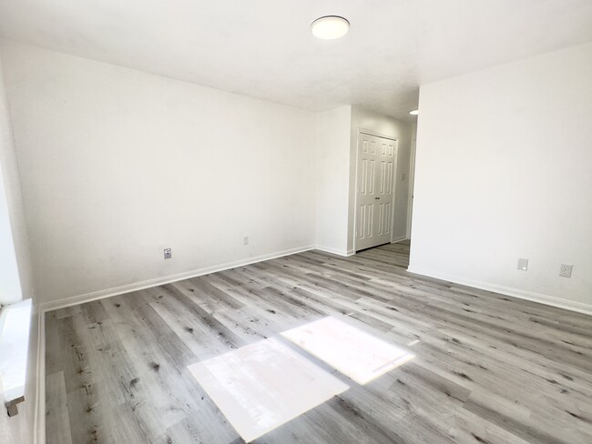 Bedroom 3 - 4126 Mallow St