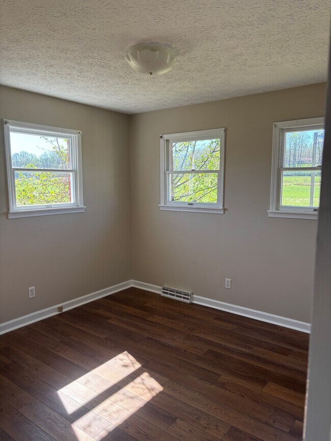 Building Photo - Highland