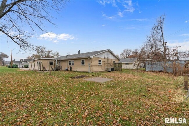 Building Photo - 925 2nd Ave E