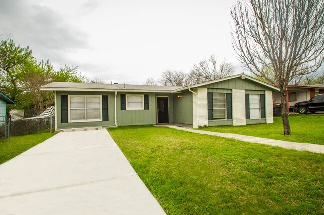 Building Photo - Your Family Home Near Dowtown