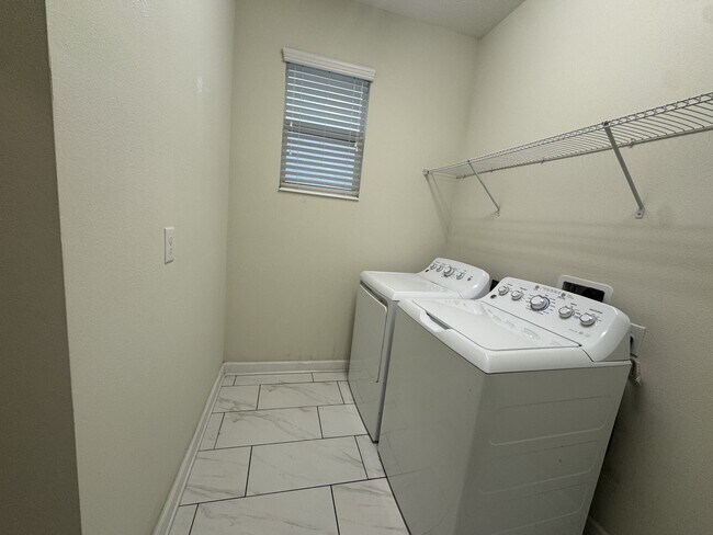 Building Photo - 1564 Tempo Ln