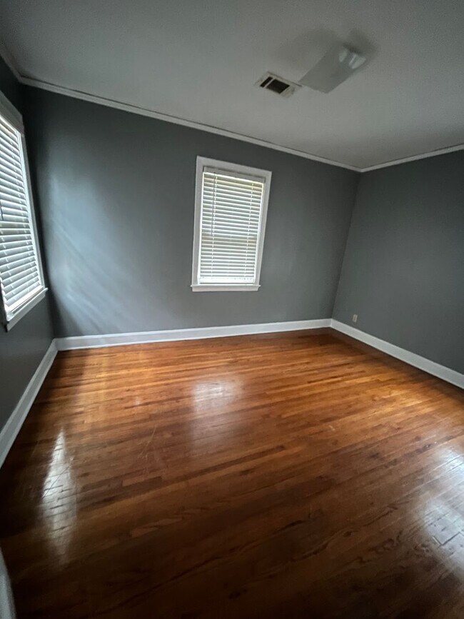 Building Photo - Newly Renovated Unit in Heart of Memphis