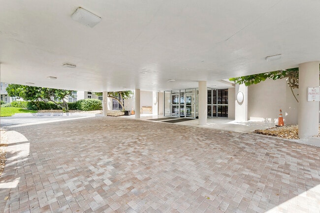 Building Photo - 2851 S Ocean Blvd