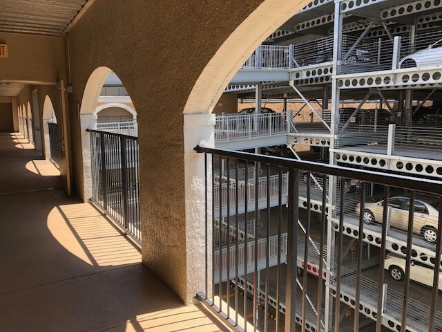 garage - 202 E South St