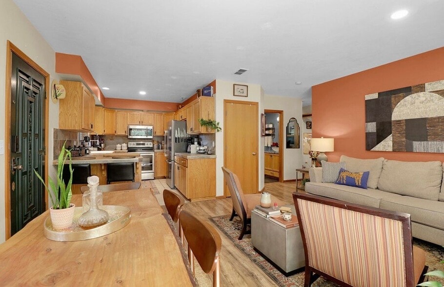 Building Photo - 2653 Hawkins Ln