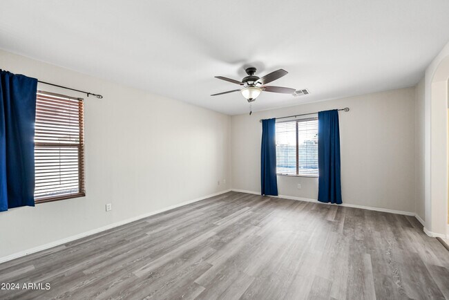 Building Photo - 1719 E Amber Ln