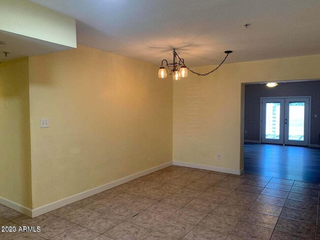 Building Photo - 557 S Sunwood Cir