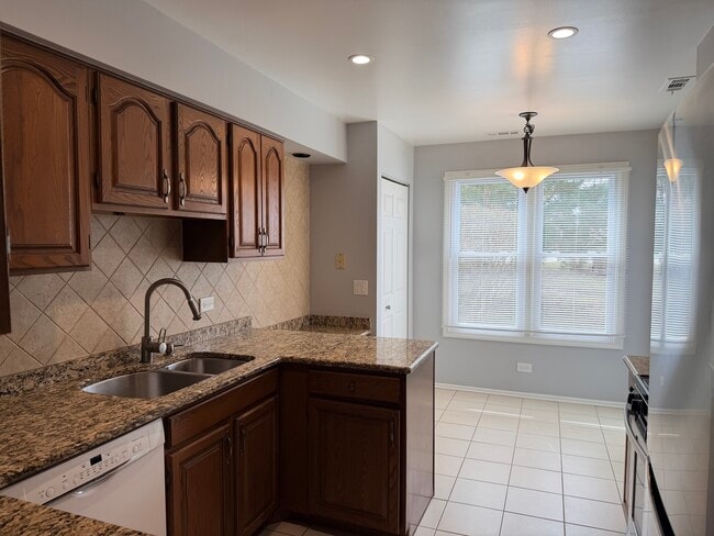 Building Photo - 1312 Coventry Cir