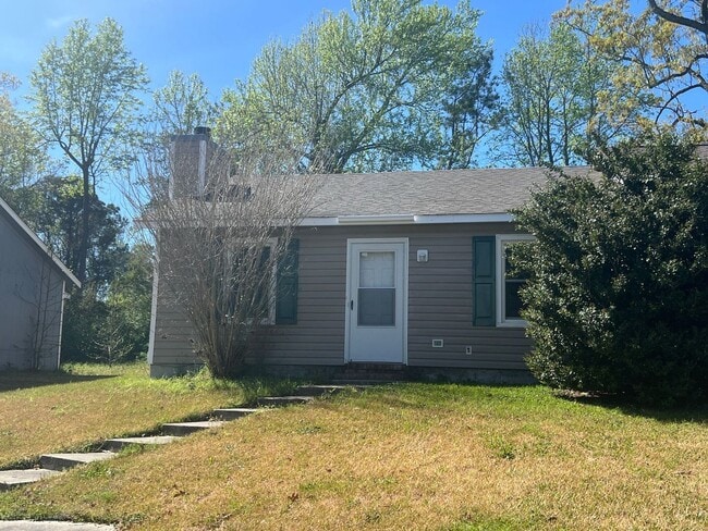 Building Photo - 109 Hickory Grove Dr