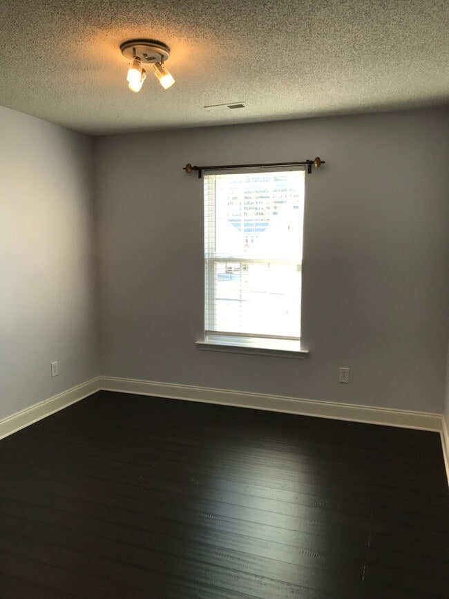 Building Photo - 113 Pennine Dr