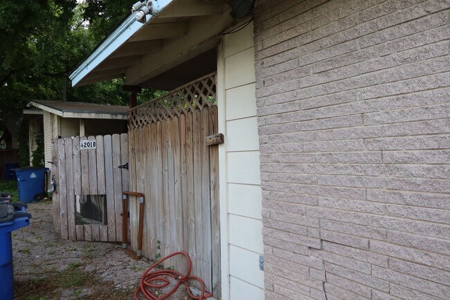 Building Photo - Chesterfield Duplex  N/M