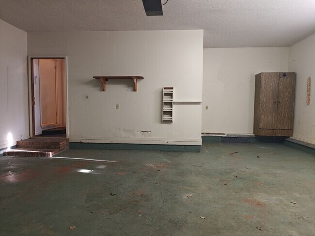 Building Photo - Elegant & Spacious 3-Bedroom Brick Home with Private Garage