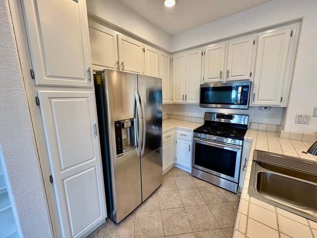 Building Photo - 445 Milan Dr