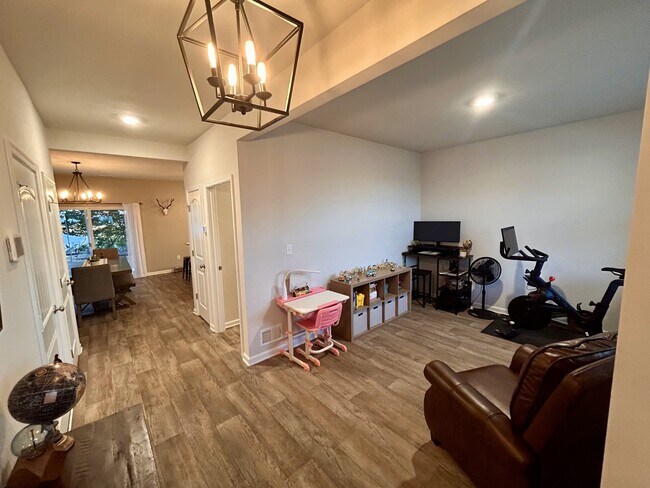 Building Photo - 43 Sedge Wren Way