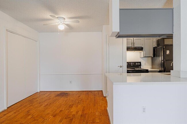 Building Photo - 3770 Lovers Wood Ln
