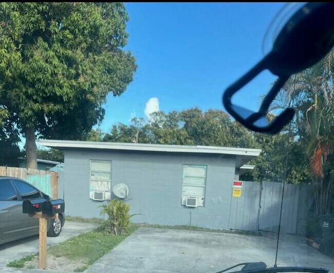 Primary Photo - 227 NW 15th Ave