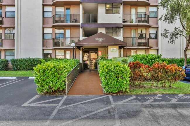 Building Photo - 2701 Riverside Dr