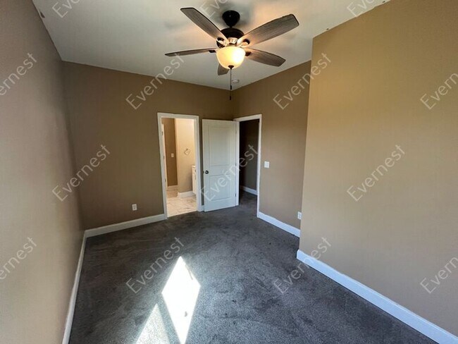 Building Photo - 1400 Carousel Rd