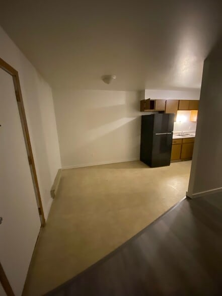 Building Photo - 125 Crescent Lake Rd