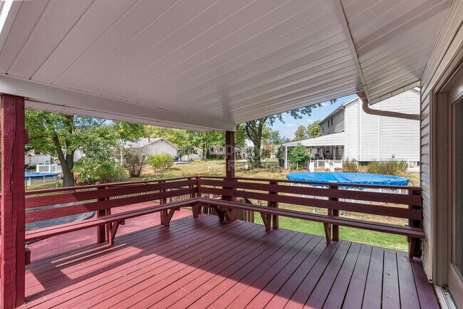 Building Photo - 33 Pershing Lake Dr