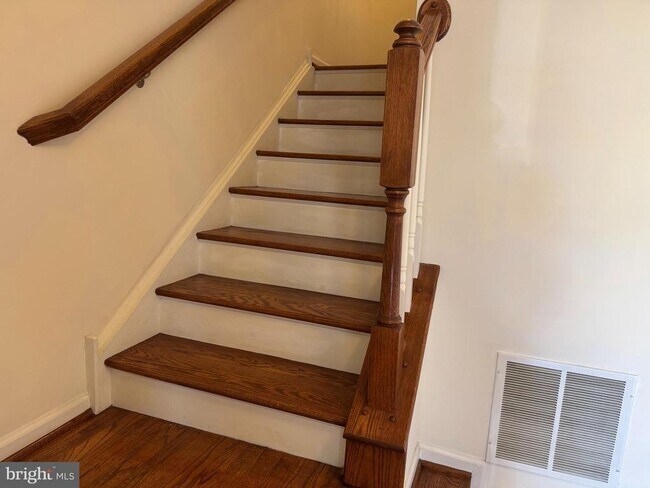 Building Photo - 814 Susan Cir