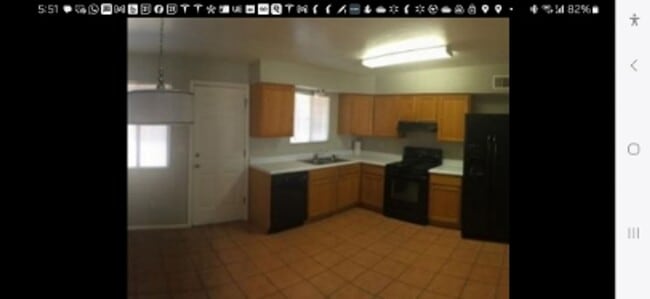 Building Photo - Beautiful 3 bedroom, 2 bath townhouse available